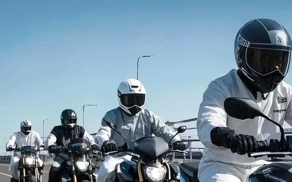 Eksplorasi luar ruangan dan pelatihan militer