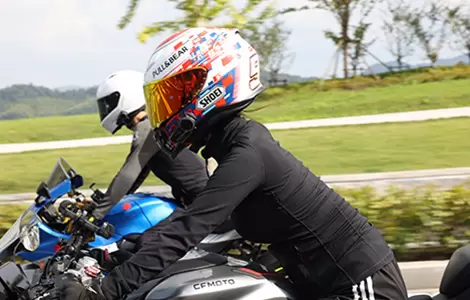 OHMIEX meluncurkan earphone Bluetooth helm pintar D9: mengawali era baru komunikasi bersepeda yang terjangkau dengan konfigurasi profesional