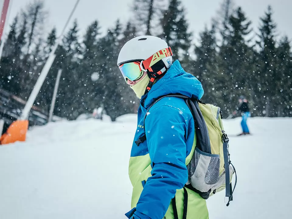 Eksplorasi luar ruangan dan pelatihan militer