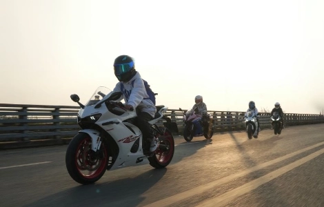 Solusi Audio Helm Full-Face: Bagaimana OHMIEX Mendefinisikan Ulang Konektivitas Berkendara untuk Merek dan Pengendara