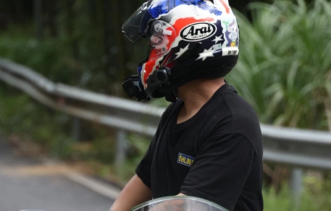 Ketika Rekayasa Bertemu Obsesi: Bagaimana OHMIEX D9 Mendefinisikan Ulang Perangkat Komunikasi Pengendara