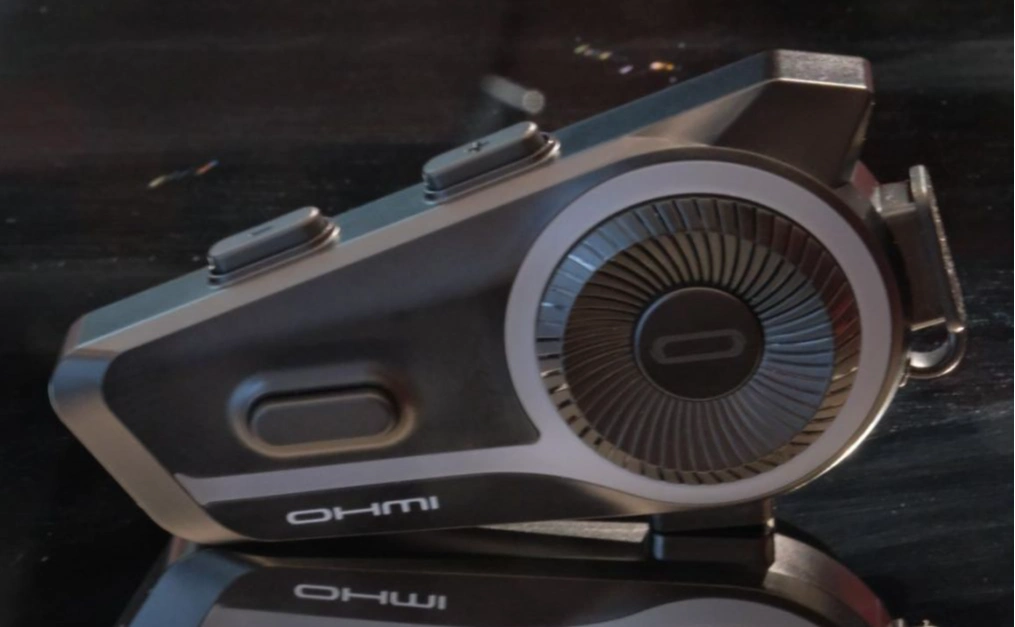 headphone helm bluetooth