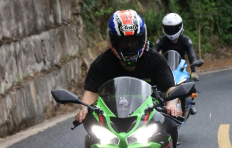 Sistem Berkendara Cerdas OHMIEX D9: Mendefinisikan Ulang Sistem Komunikasi Berkendara Cerdas untuk Pasar B2B