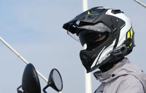 Produk Komunikasi Helm